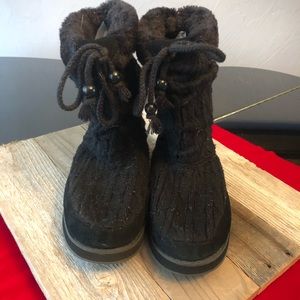 Skechers sweater boots size 7